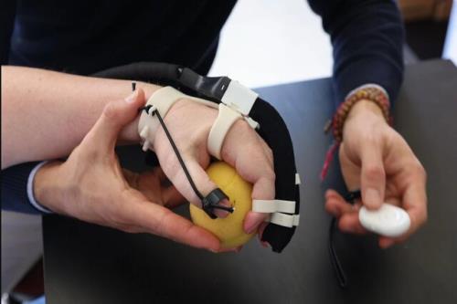 بازیابی حرکات دست بعد از سکته مغزی با یک دستگاه جدید