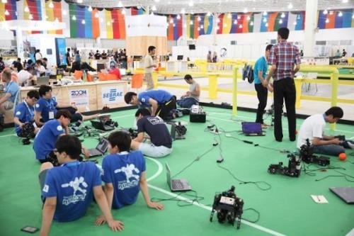 رقابت بیشتر از ۴۰۰ تیم در مسابقات ربوکاپ آزاد ایران