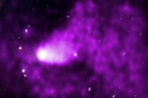 کشف یک دنباله گازی رکوردشکن در پی یک خوشه کهکشانی