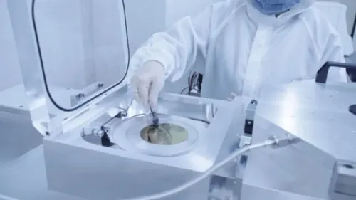 مرد چینی فلج با تراشه مغزی به ربات ها دستور داد